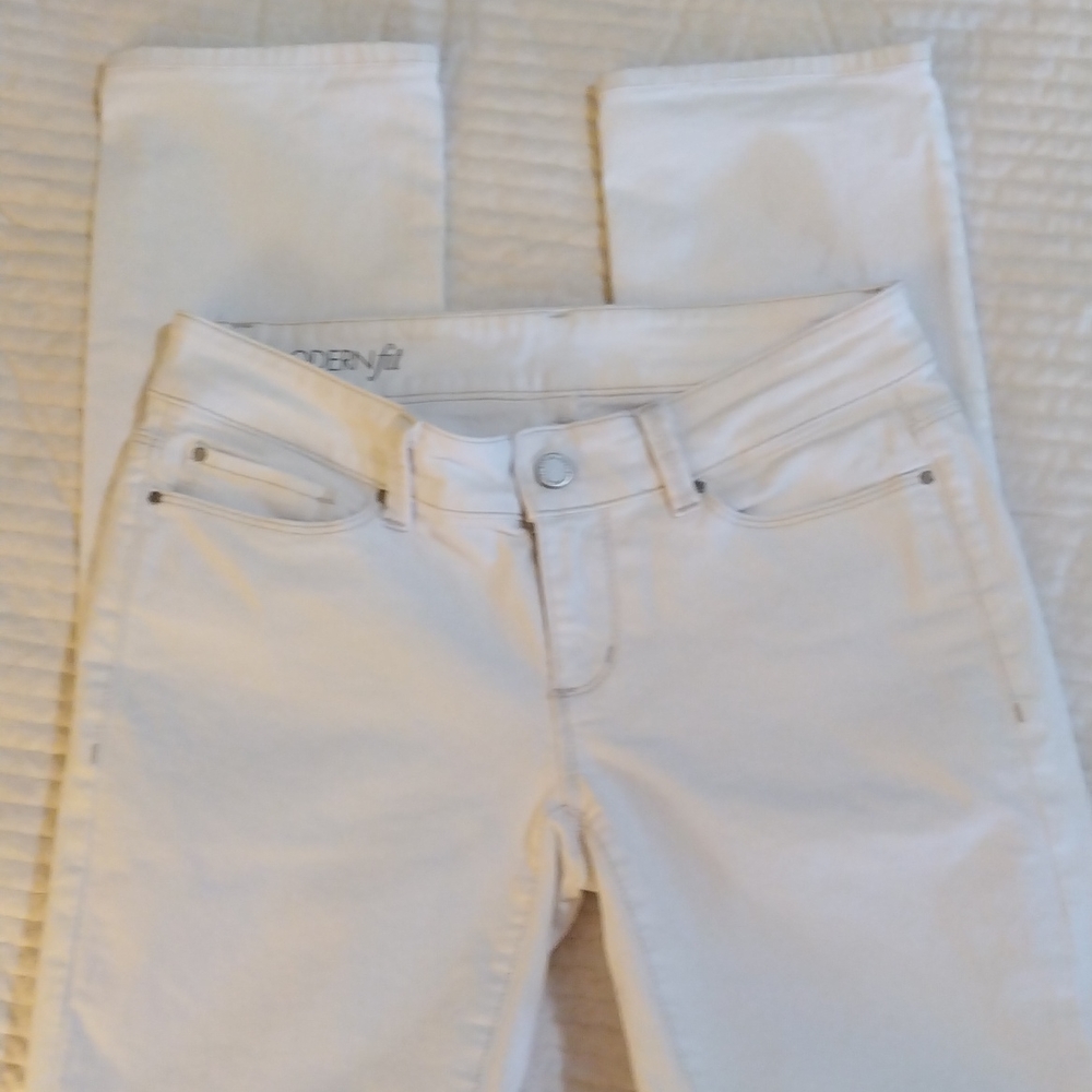 (406) Ann Taylor Modern Fit White Jeans-Size 4